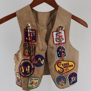 Vintage 1997-2001 YMCA Indian Princess Guide Lrather Vest W 25 Patches